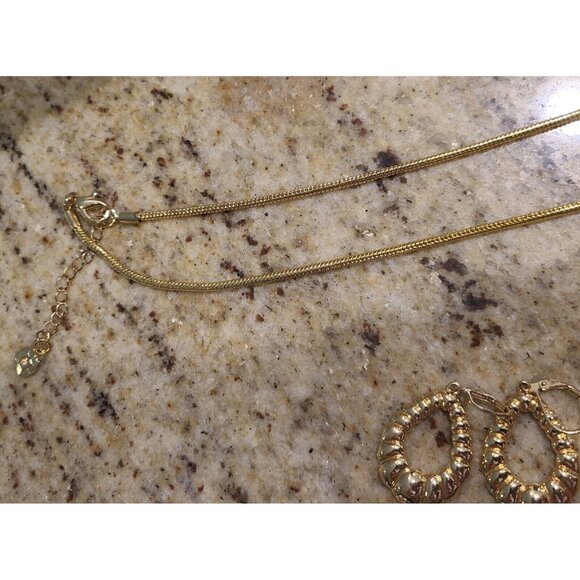 Gold Tone Monet Shell Shrimp Scalloped Necklace & Dangle Earrings Set - Picture 7 of 11